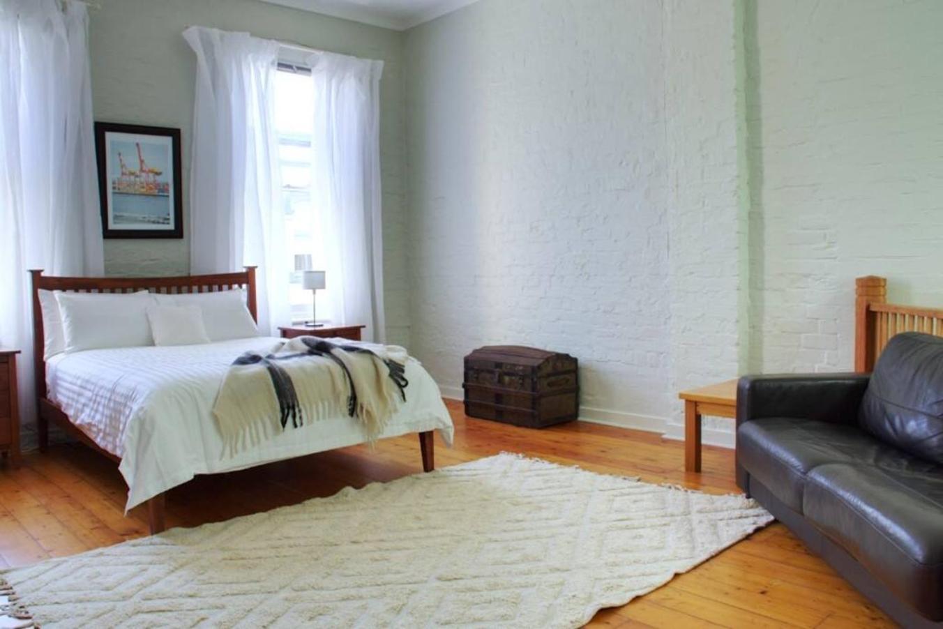 Lilys Quarters- Historic West End Apartment
