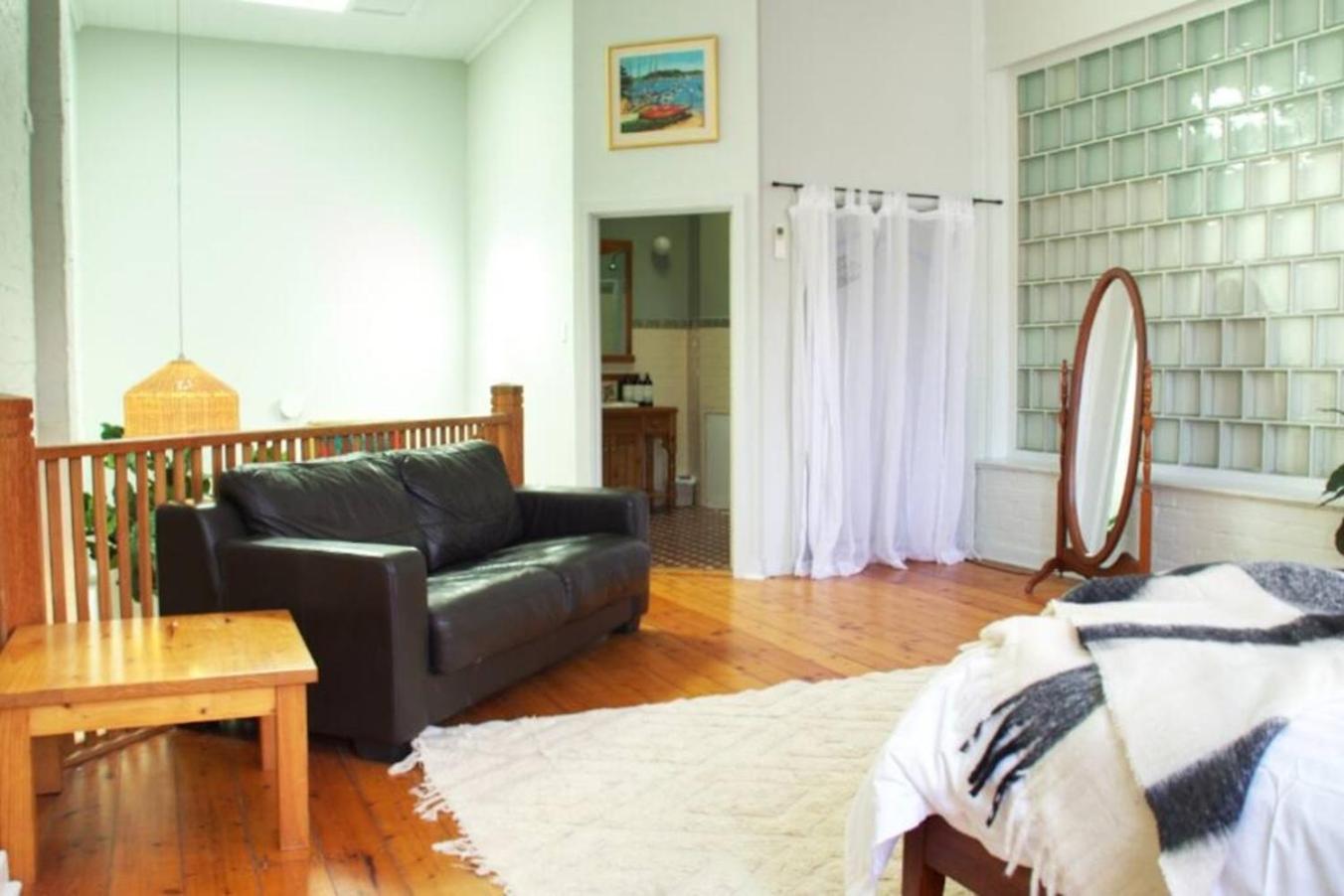 Lilys Quarters- Historic West End Apartment *