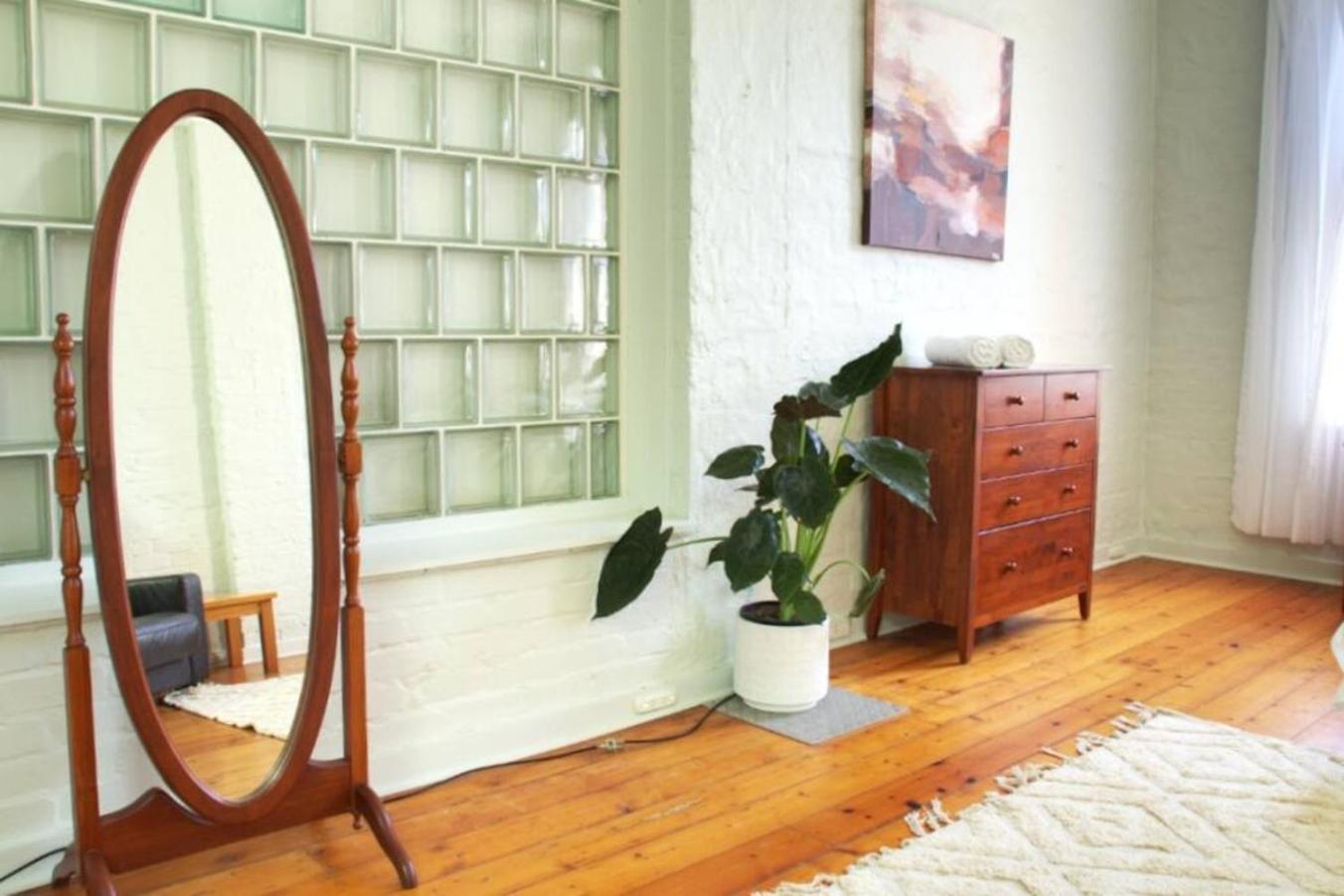 Lilys Quarters- Historic West End Apartment Fremantle